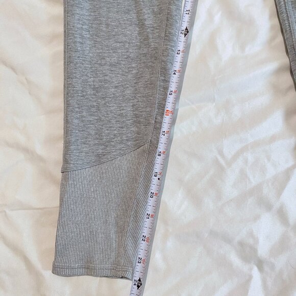 ALO Yoga High-Waist - Alosoft Lounge Legging Athletic Heather Grey- Size Medium - Picture 6 of 6